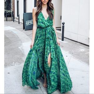 ✨HP✨Emerald green floor length maxi